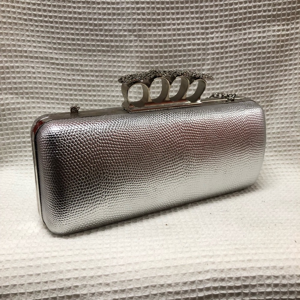 Silver finger clutch